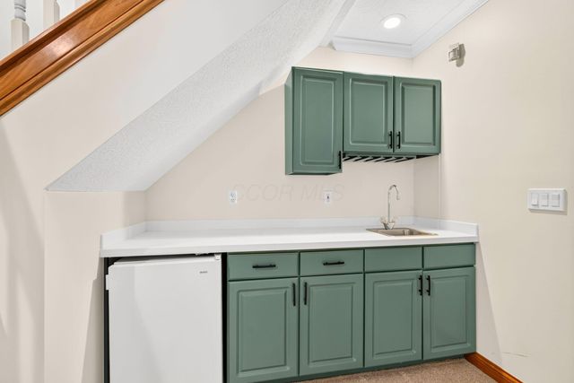 895 Linworth Village Drive, Columbus, OH 43235