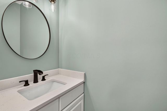 895 Linworth Village Drive, Columbus, OH 43235
