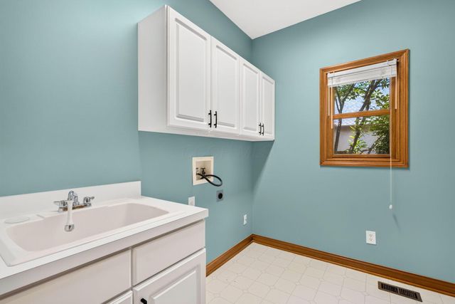 895 Linworth Village Drive, Columbus, OH 43235