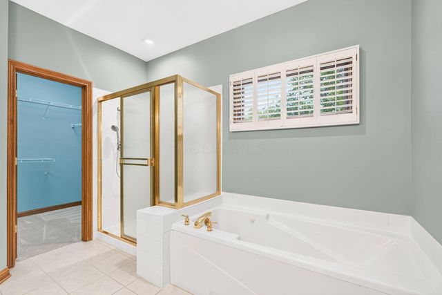 895 Linworth Village Drive, Columbus, OH 43235