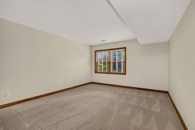 895 Linworth Village Drive, Columbus, OH 43235