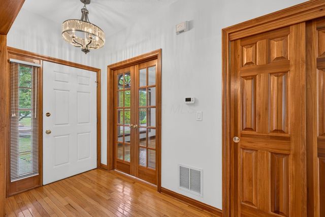 895 Linworth Village Drive, Columbus, OH 43235