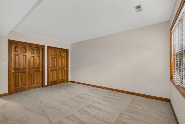 895 Linworth Village Drive, Columbus, OH 43235