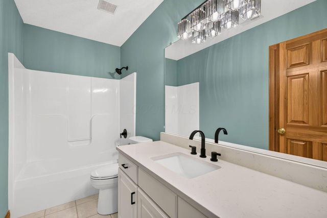 895 Linworth Village Drive, Columbus, OH 43235