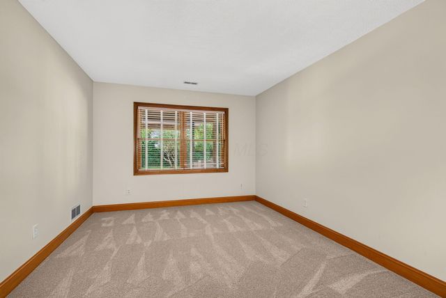 895 Linworth Village Drive, Columbus, OH 43235