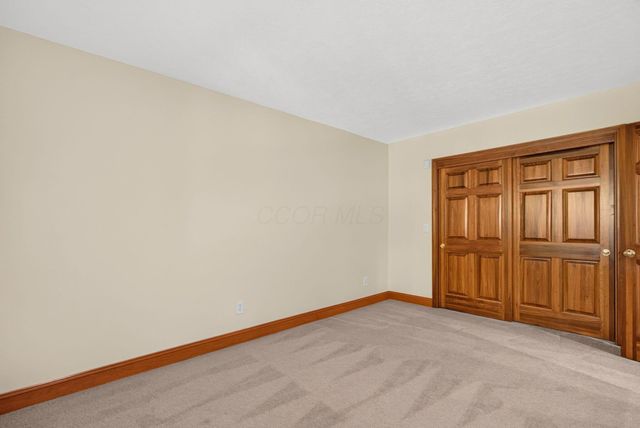 895 Linworth Village Drive, Columbus, OH 43235