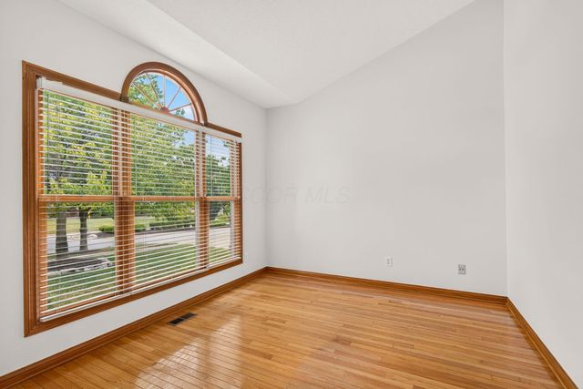895 Linworth Village Drive, Columbus, OH 43235