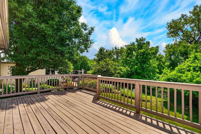 895 Linworth Village Drive, Columbus, OH 43235