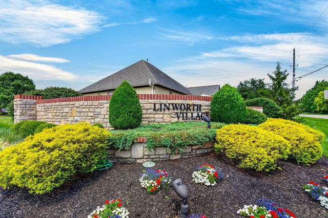 895 Linworth Village Drive, Columbus, OH 43235