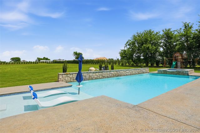 16981 S 31st East Avenue, Mounds, OK 74047