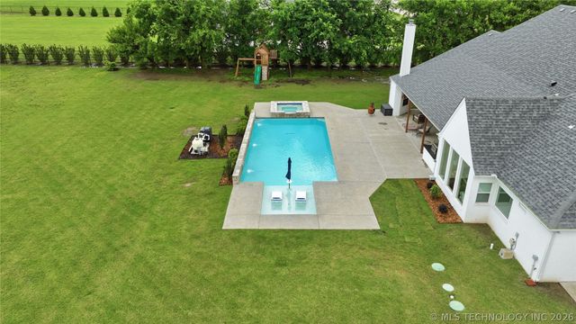 16981 S 31st East Avenue, Mounds, OK 74047