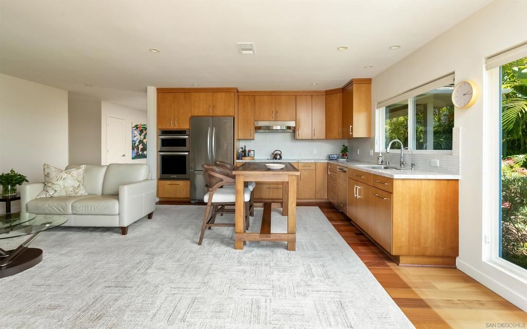 Image 12 of property listing at 5958 Sagebrush, La Jolla, CA 92037