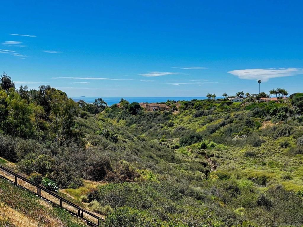 Image 17 of property listing at 5958 Sagebrush, La Jolla, CA 92037
