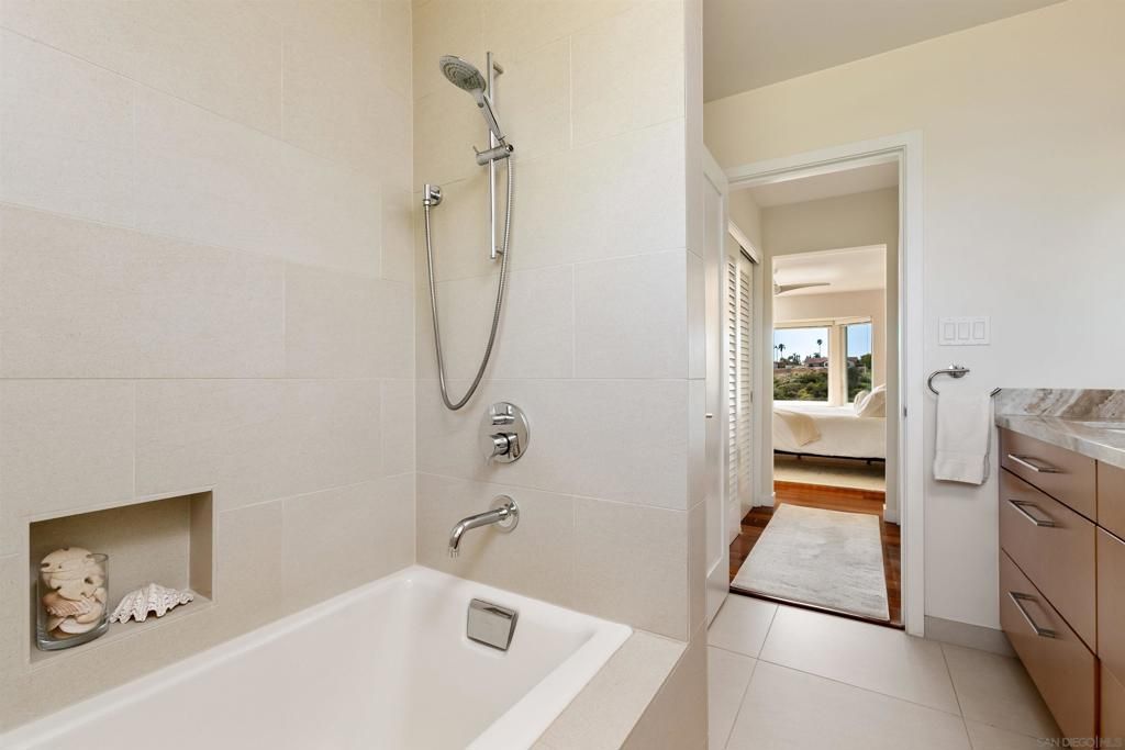 Image 33 of property listing at 5958 Sagebrush, La Jolla, CA 92037