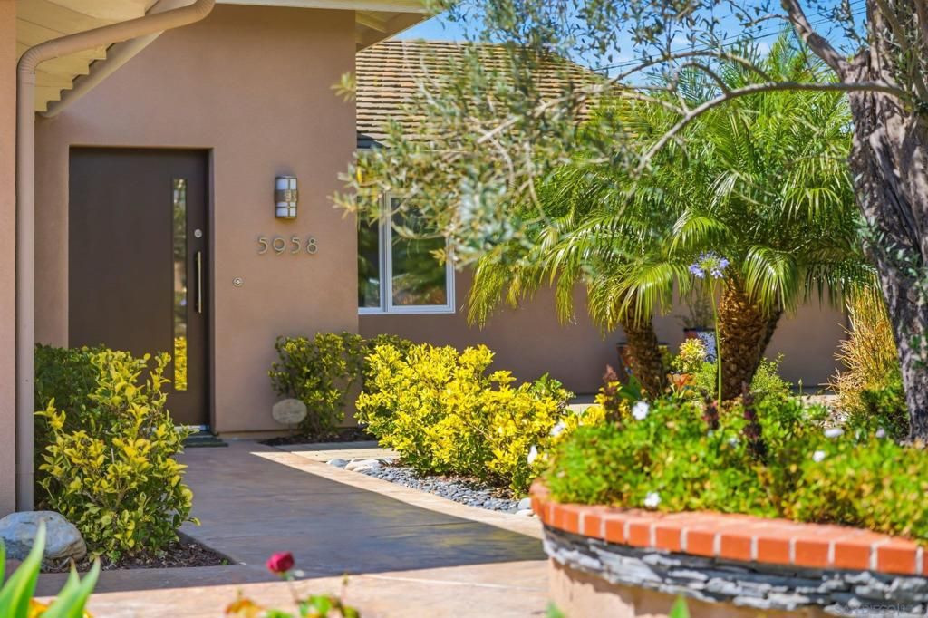 Image 4 of property listing at 5958 Sagebrush, La Jolla, CA 92037