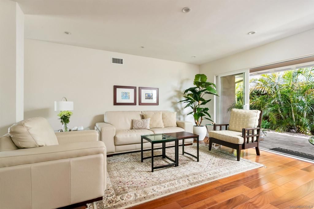 Image 6 of property listing at 5958 Sagebrush, La Jolla, CA 92037