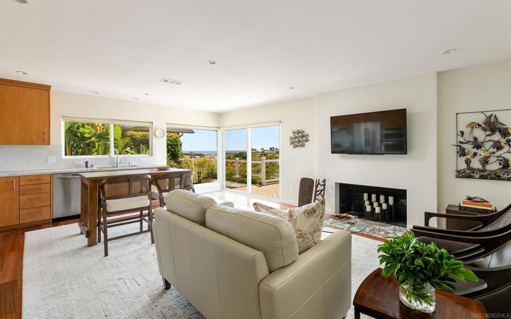 Image 7 of property listing at 5958 Sagebrush, La Jolla, CA 92037