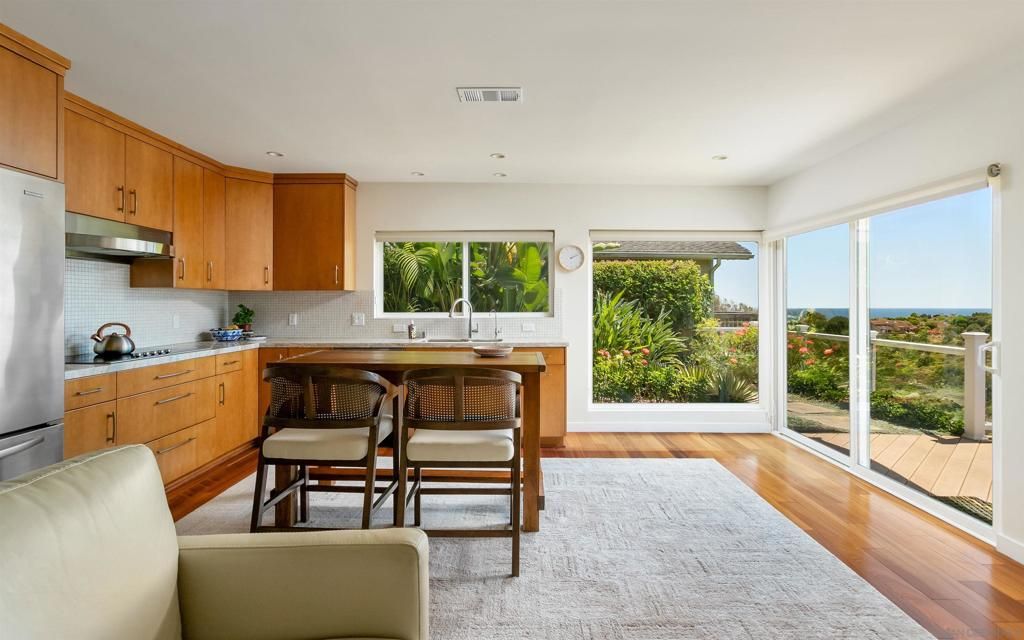 Image 8 of property listing at 5958 Sagebrush, La Jolla, CA 92037