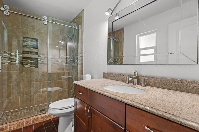 2633 Forest Court, Redding, CA 96002