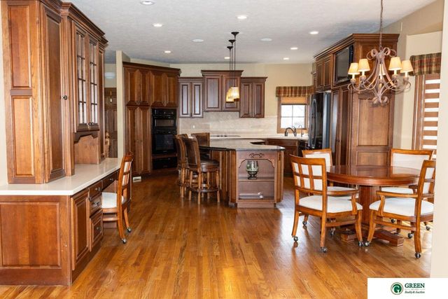 1606 Colonial Drive, York, NE 68467