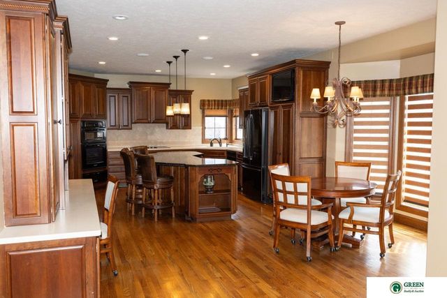 1606 Colonial Drive, York, NE 68467