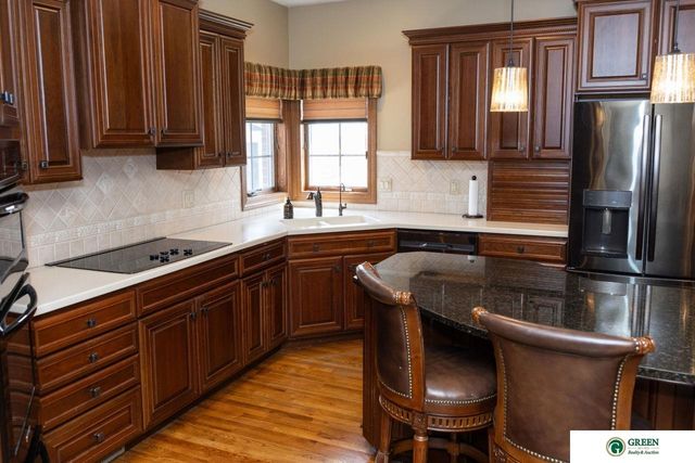 1606 Colonial Drive, York, NE 68467