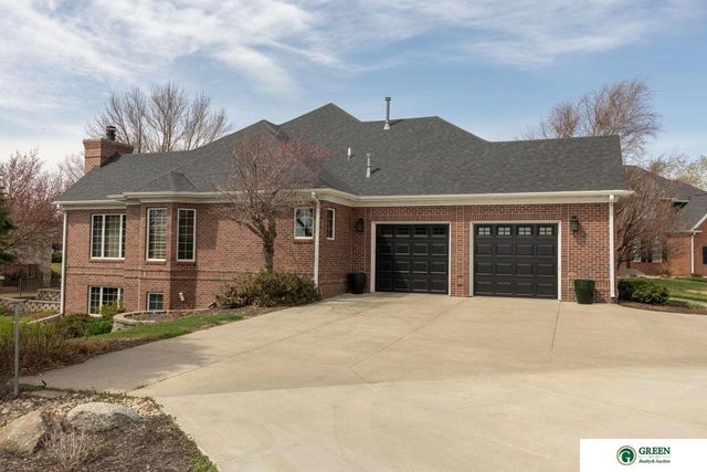 1606 Colonial Drive, York, NE 68467