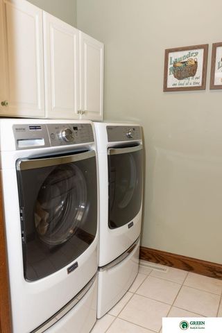 1606 Colonial Drive, York, NE 68467