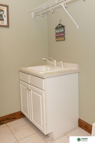 1606 Colonial Drive, York, NE 68467