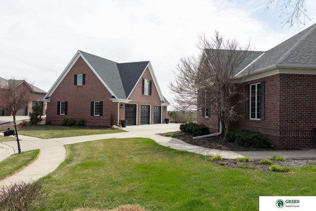 1606 Colonial Drive, York, NE 68467