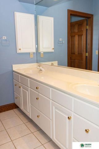 1606 Colonial Drive, York, NE 68467