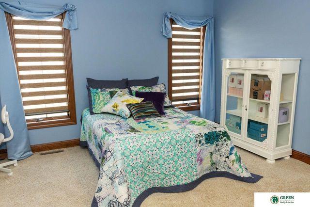 1606 Colonial Drive, York, NE 68467