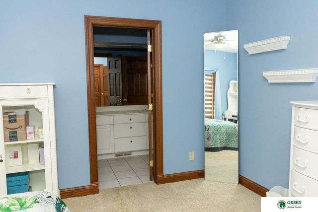 1606 Colonial Drive, York, NE 68467