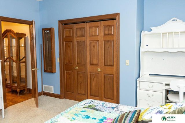 1606 Colonial Drive, York, NE 68467