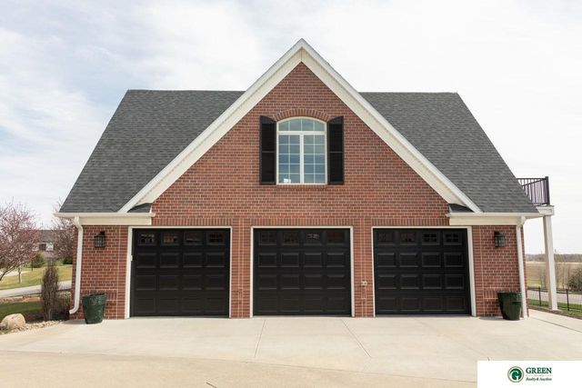 1606 Colonial Drive, York, NE 68467