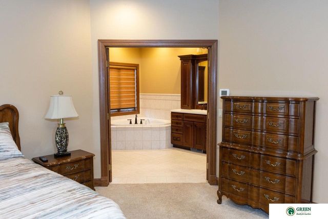 1606 Colonial Drive, York, NE 68467