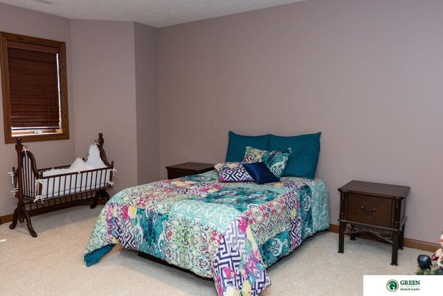 1606 Colonial Drive, York, NE 68467