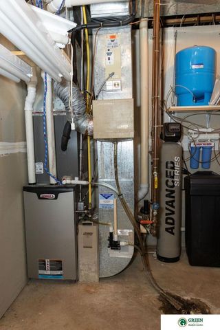 1606 Colonial Drive, York, NE 68467