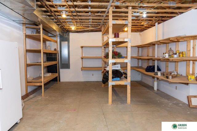 1606 Colonial Drive, York, NE 68467