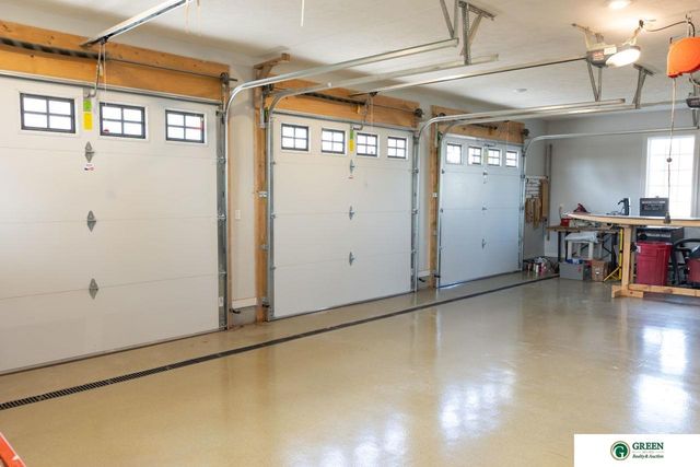 1606 Colonial Drive, York, NE 68467