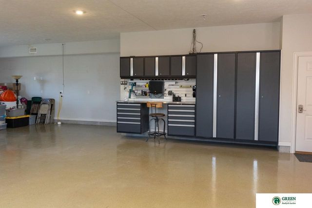 1606 Colonial Drive, York, NE 68467