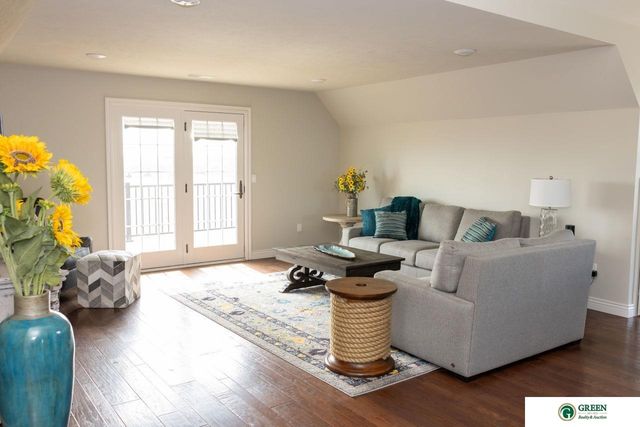 1606 Colonial Drive, York, NE 68467