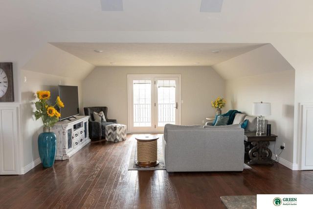 1606 Colonial Drive, York, NE 68467