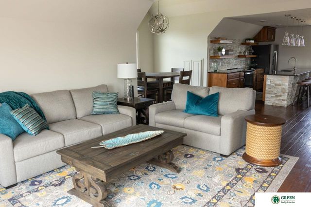 1606 Colonial Drive, York, NE 68467