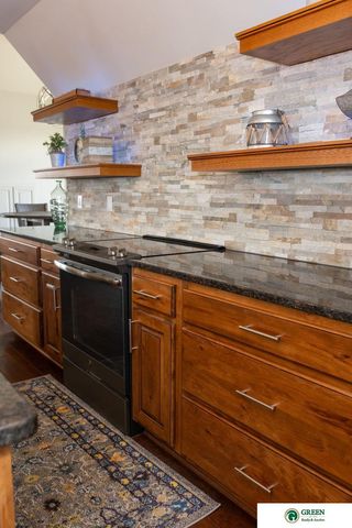 1606 Colonial Drive, York, NE 68467