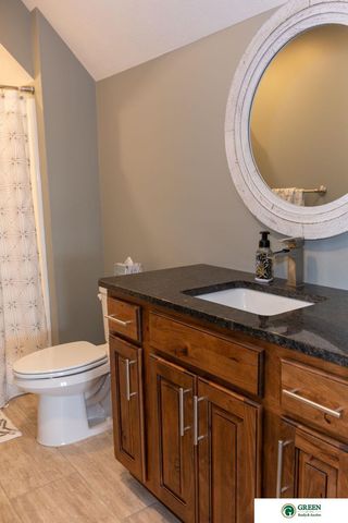 1606 Colonial Drive, York, NE 68467