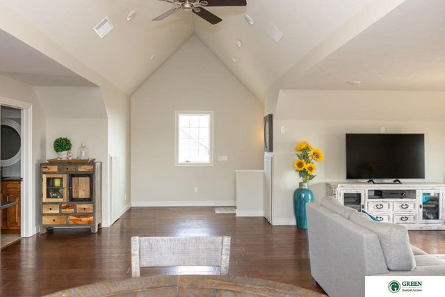 1606 Colonial Drive, York, NE 68467