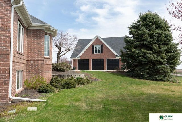 1606 Colonial Drive, York, NE 68467