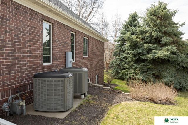 1606 Colonial Drive, York, NE 68467