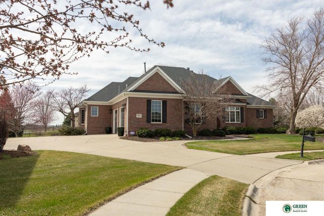 1606 Colonial Drive, York, NE 68467